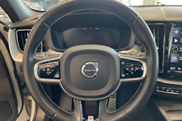 valkoinen Volvo XC60 2018 kuva 14.