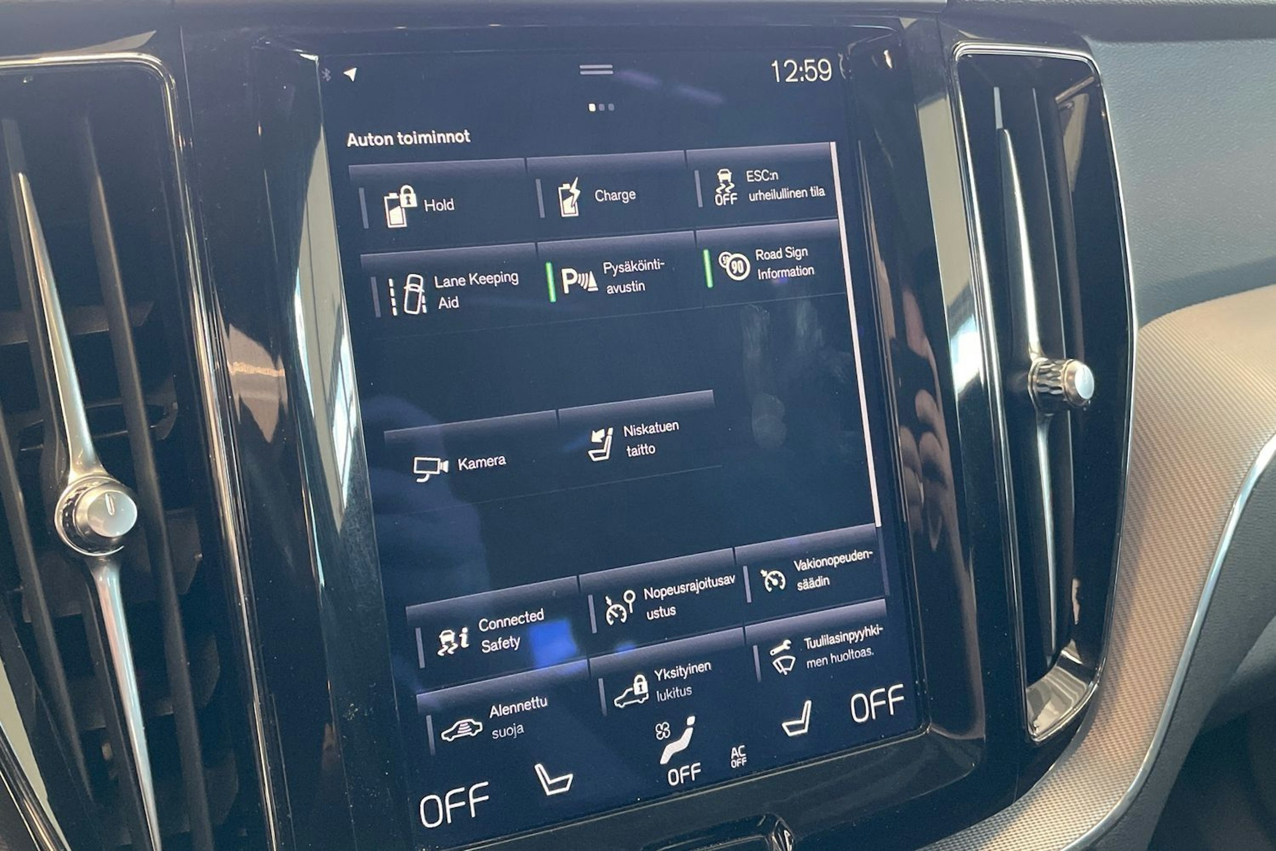 valkoinen Volvo XC60 2018 kuva 19.