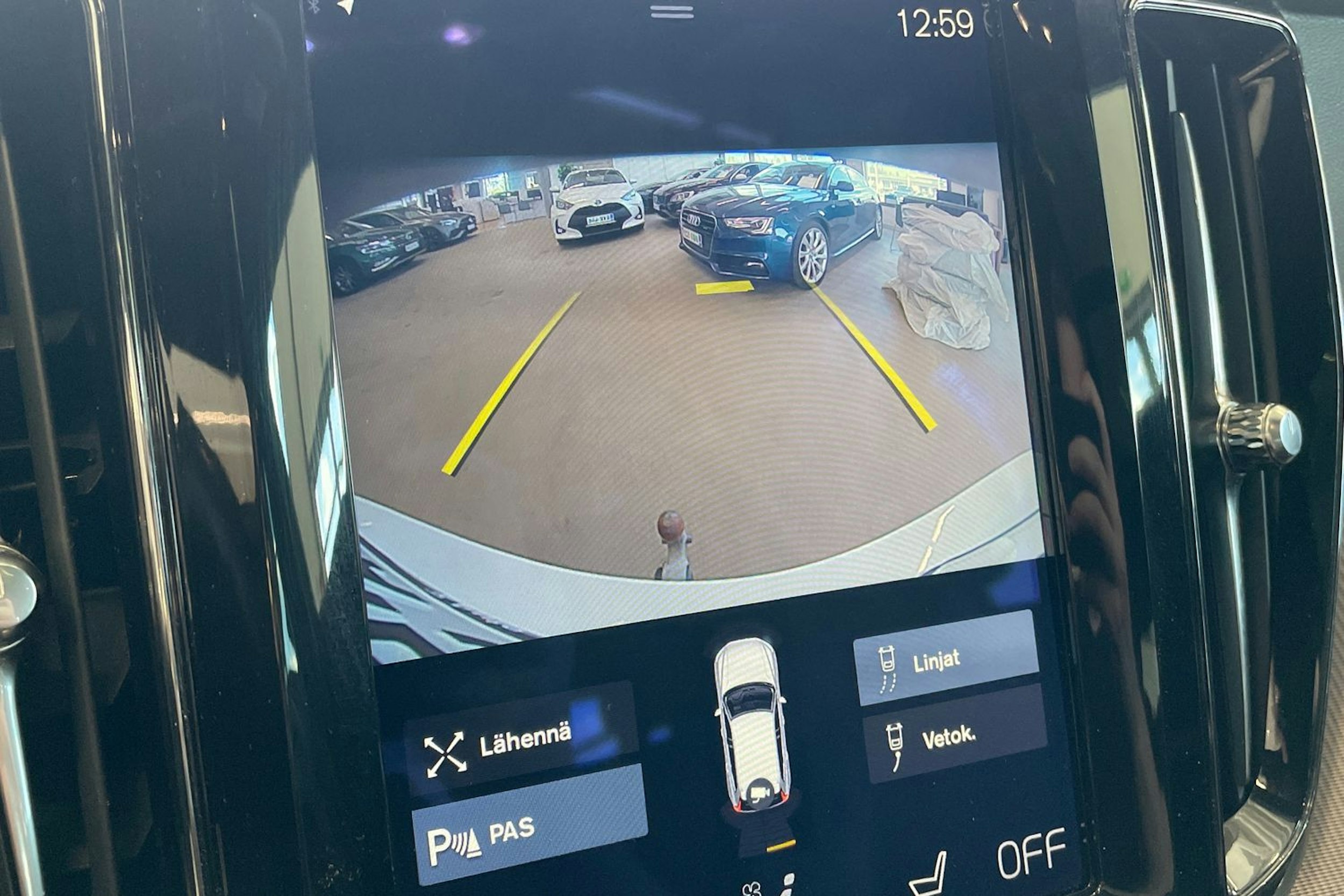 valkoinen Volvo XC60 2018 kuva 20.