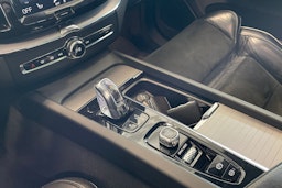 valkoinen Volvo XC60 2018 kuva 21.
