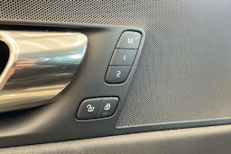 valkoinen Volvo XC60 2018 kuva 23.