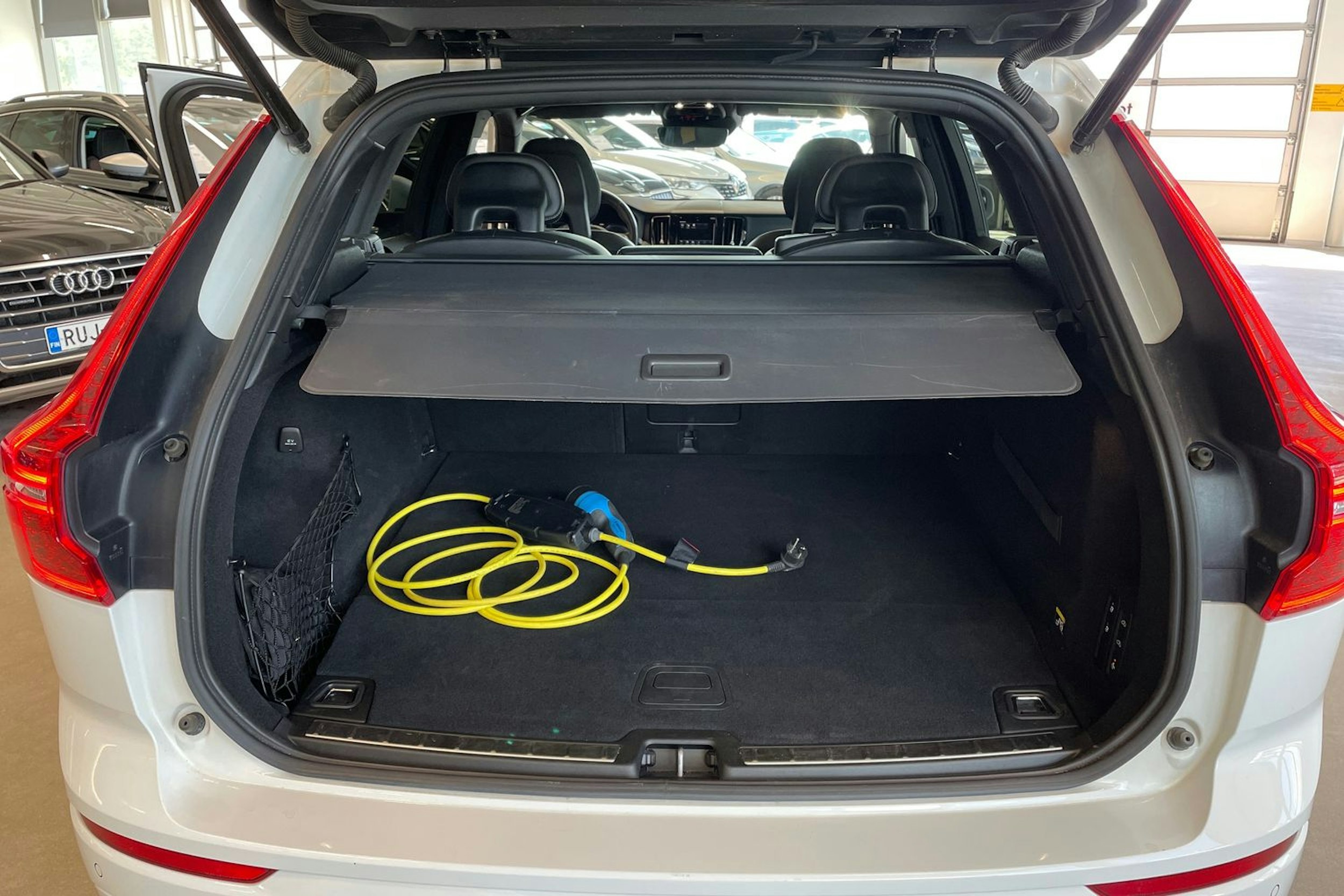 valkoinen Volvo XC60 2018 kuva 25.