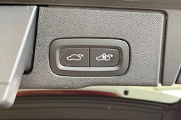 valkoinen Volvo XC60 2018 kuva 26.
