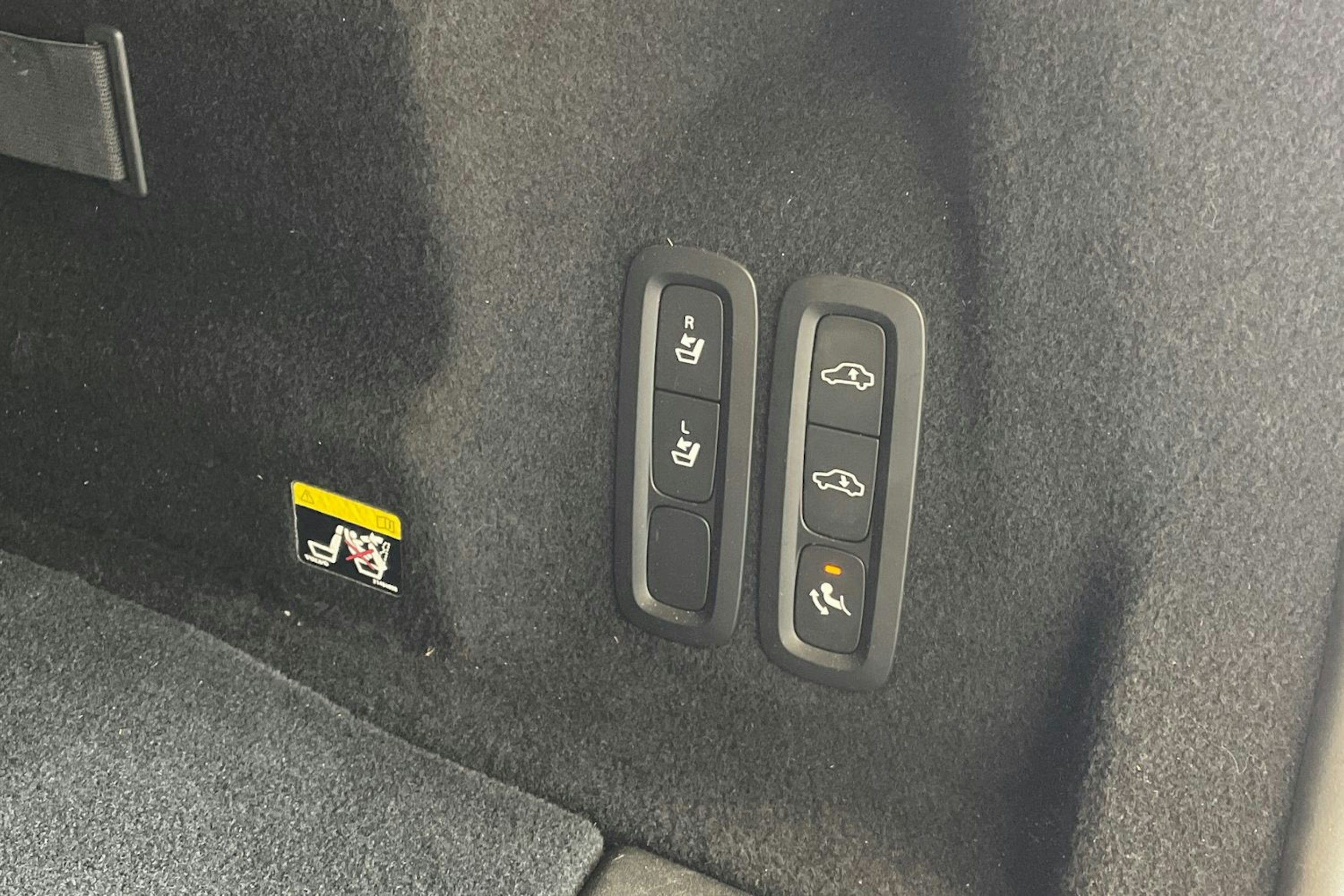 valkoinen Volvo XC60 2018 kuva 28.