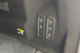 valkoinen Volvo XC60 2018 kuva 28.