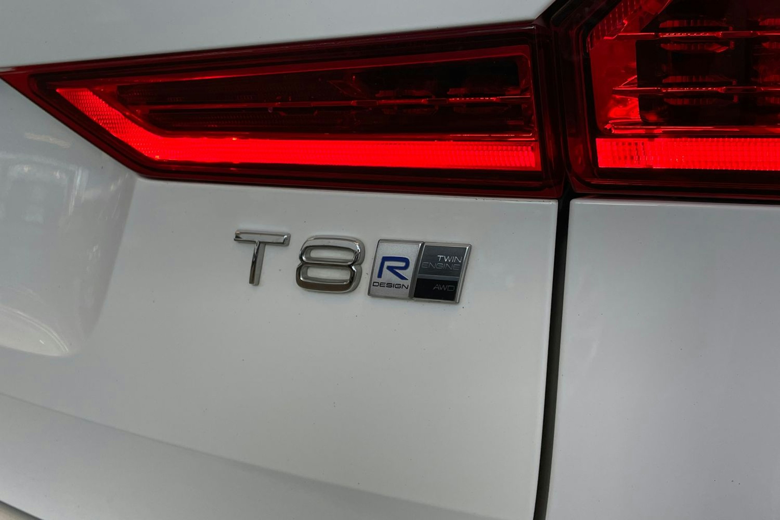 valkoinen Volvo XC60 2018 kuva 29.