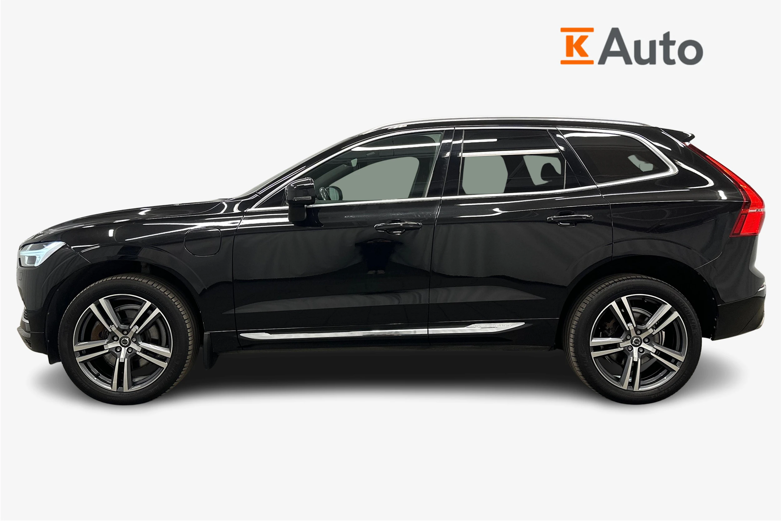 musta Volvo XC60 2018 kuva 7.