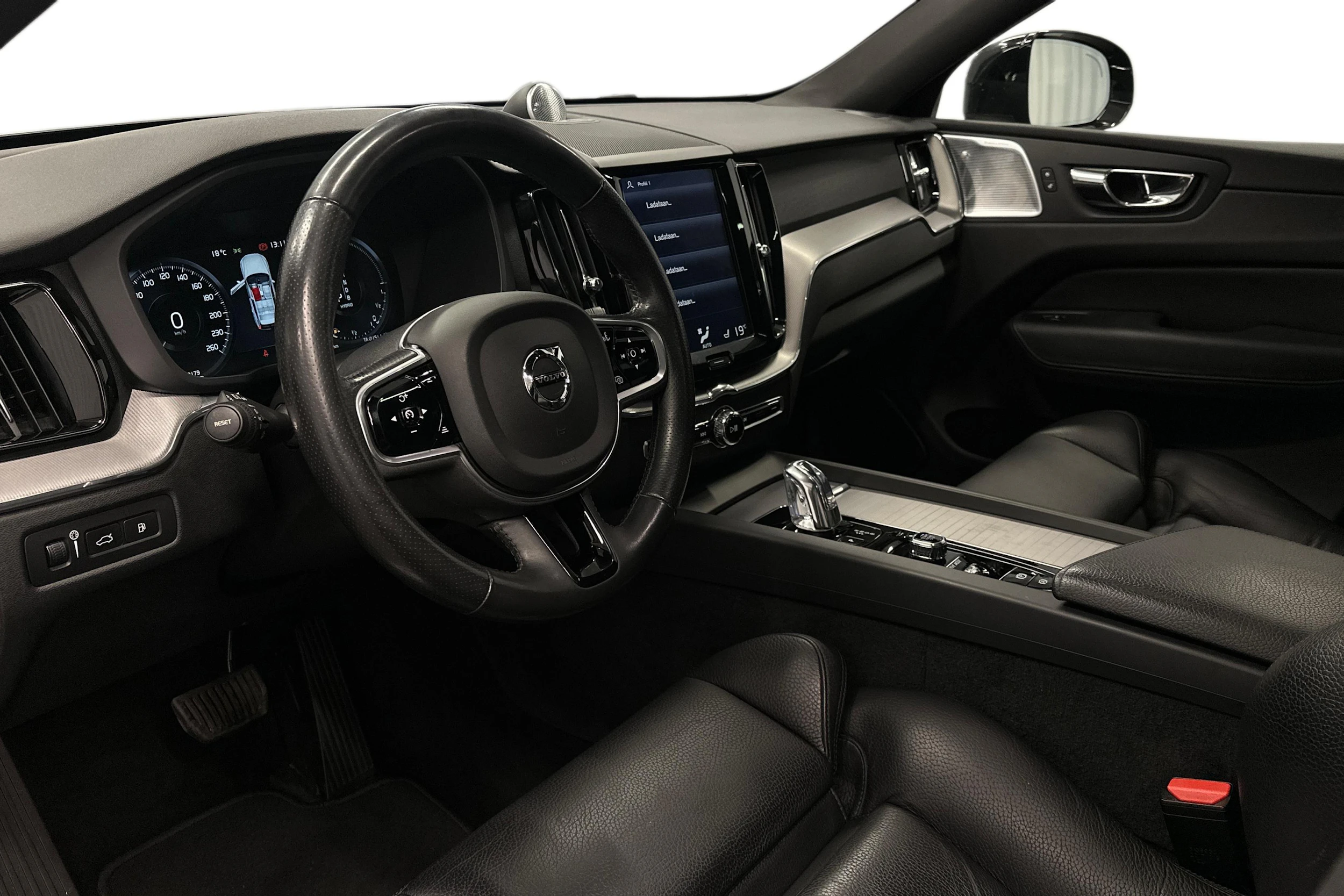 musta Volvo XC60 2018 kuva 8.