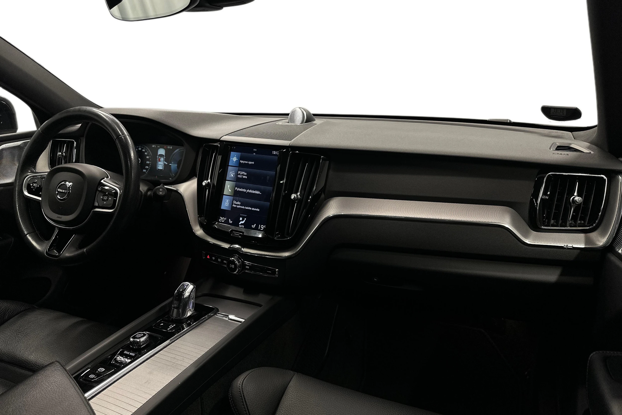 musta Volvo XC60 2018 kuva 9.