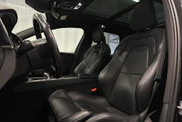 musta Volvo XC60 2018 kuva 19.