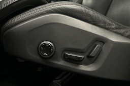 musta Volvo XC60 2018 kuva 20.