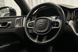 musta Volvo XC60 2018 kuva 22.