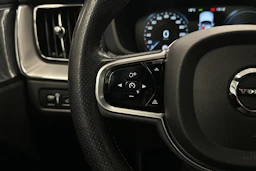 musta Volvo XC60 2018 kuva 23.