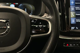 musta Volvo XC60 2018 kuva 24.