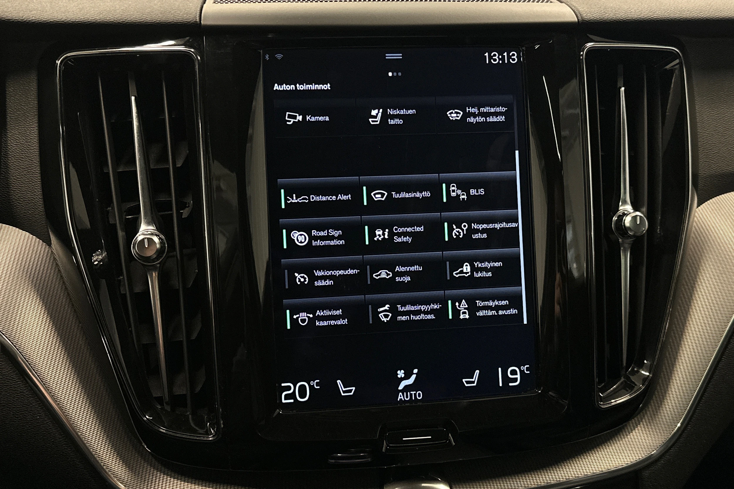 musta Volvo XC60 2018 kuva 27.