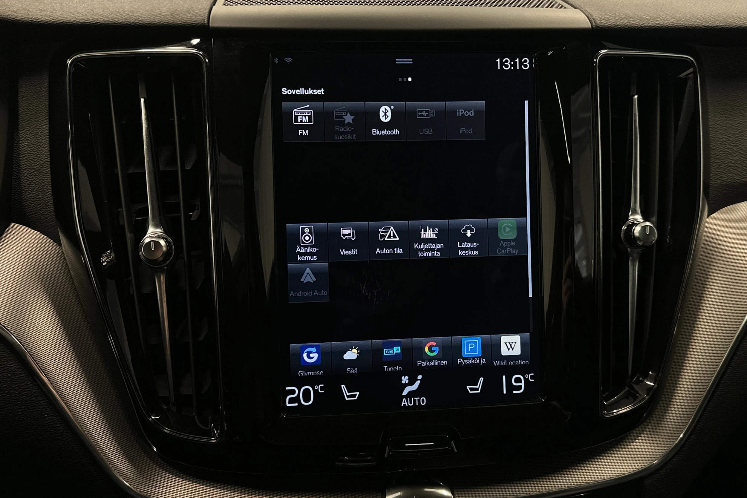 musta Volvo XC60 2018 kuva 29.