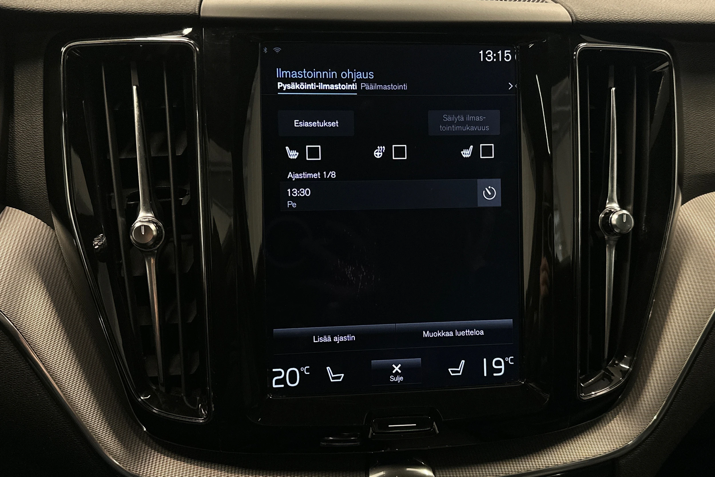 musta Volvo XC60 2018 kuva 34.
