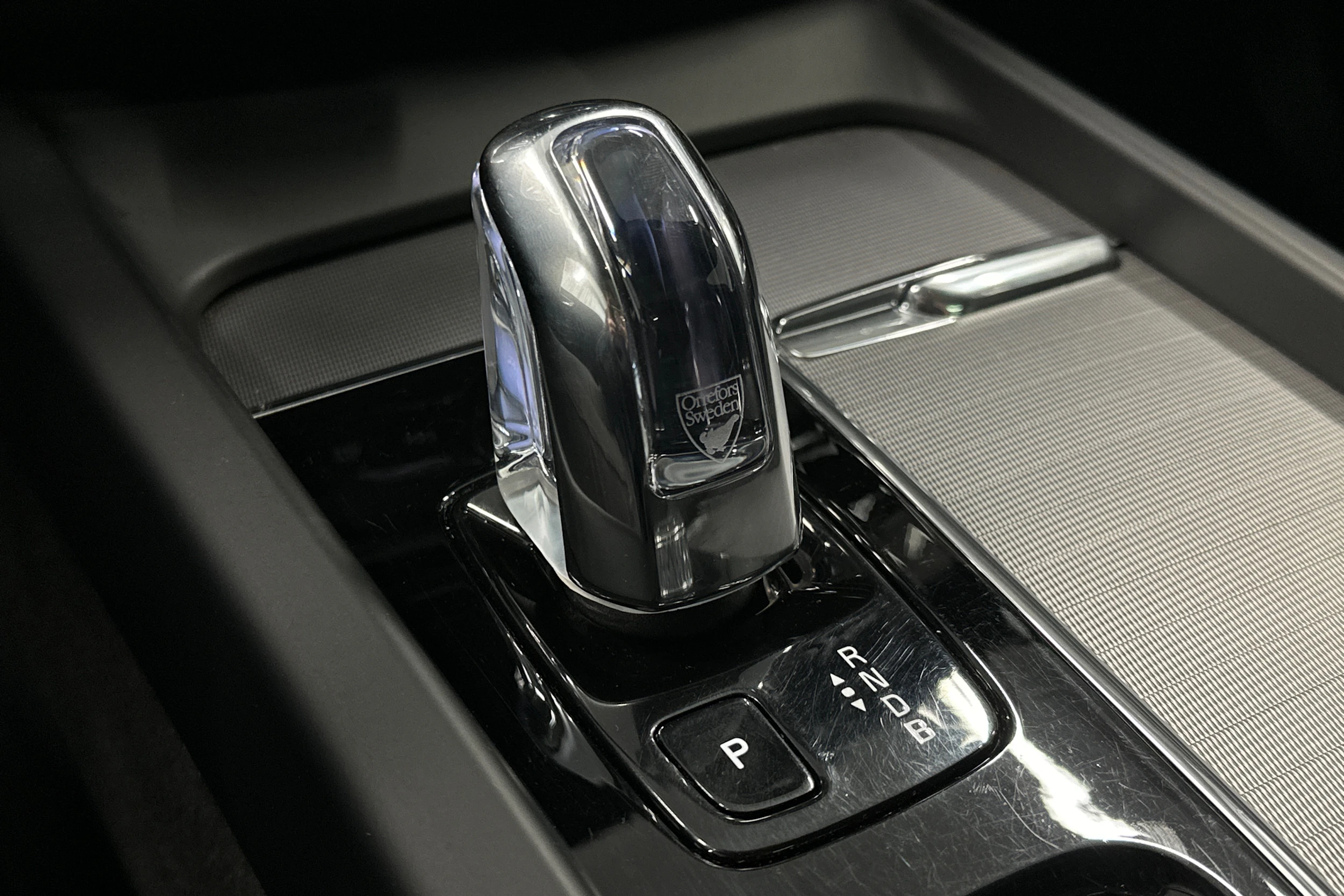 musta Volvo XC60 2018 kuva 35.