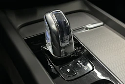 musta Volvo XC60 2018 kuva 35.