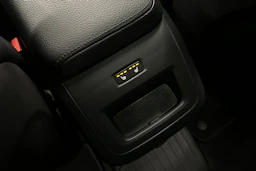 musta Volvo XC60 2018 kuva 38.