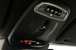 musta Volvo XC60 2018 kuva 42.