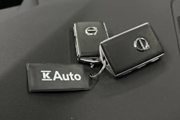 musta Volvo XC60 2018 kuva 43.