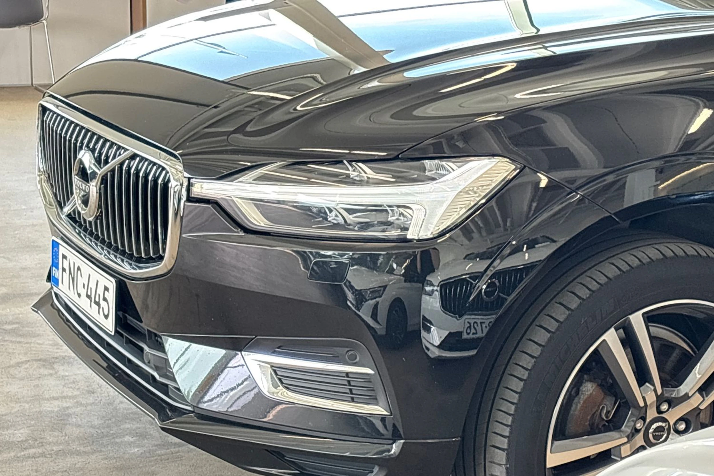 musta Volvo XC60 2018 kuva 44.