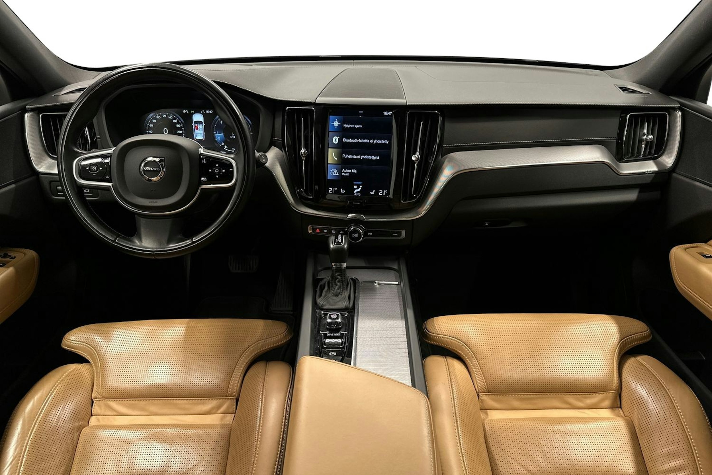 harmaa Volvo XC60 2018 kuva 9.