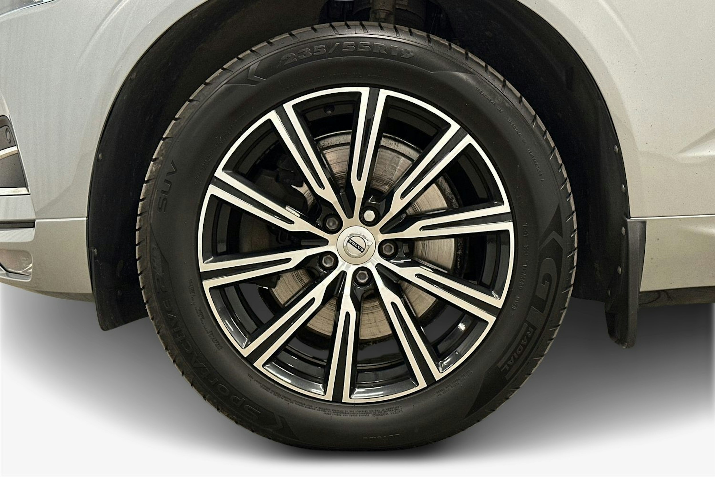 harmaa Volvo XC60 2018 kuva 11.