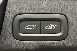 harmaa Volvo XC60 2018 kuva 15.