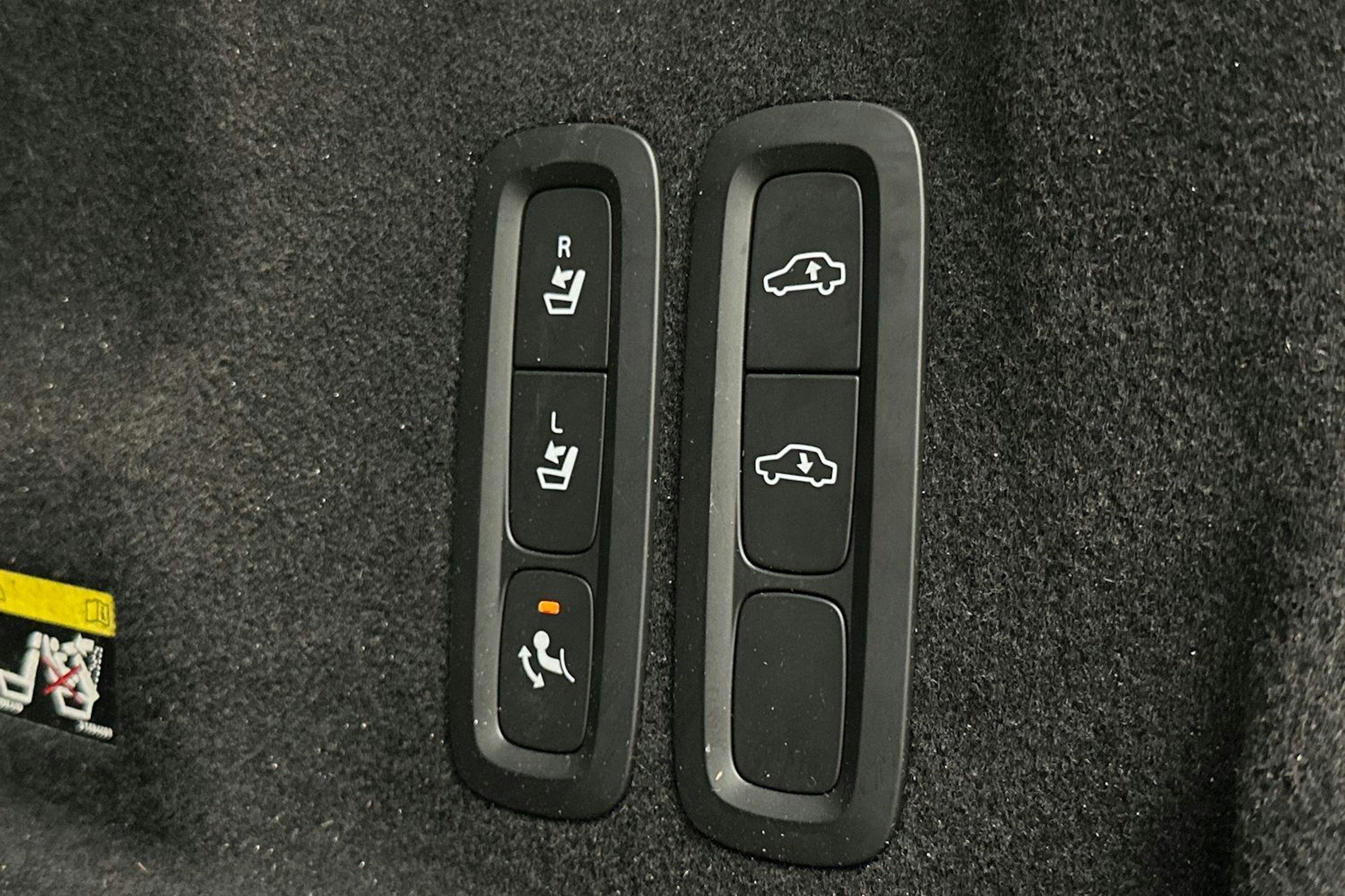 harmaa Volvo XC60 2018 kuva 16.