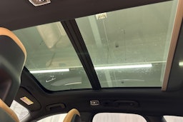 harmaa Volvo XC60 2018 kuva 17.