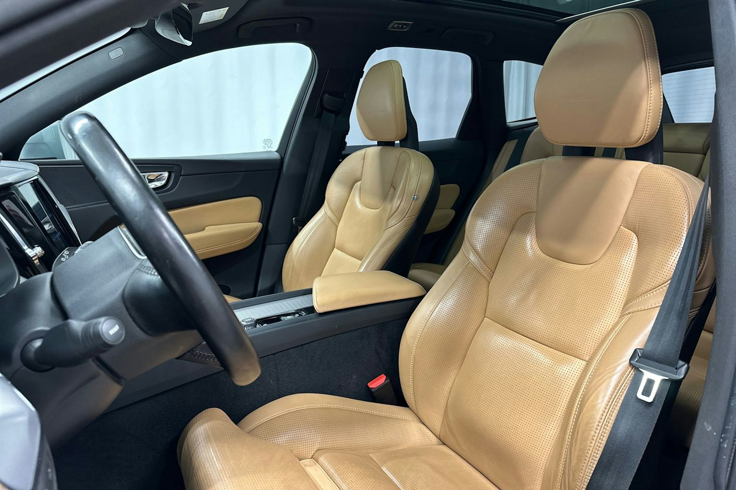 harmaa Volvo XC60 2018 kuva 20.
