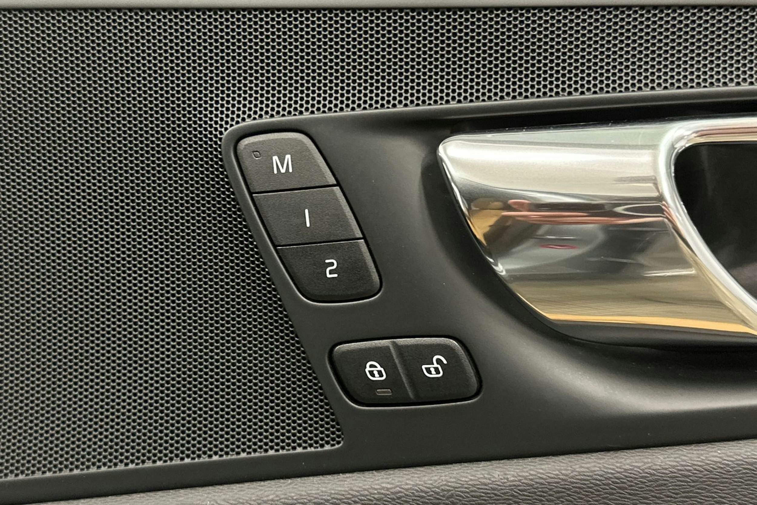 harmaa Volvo XC60 2018 kuva 24.