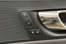 harmaa Volvo XC60 2018 kuva 24.