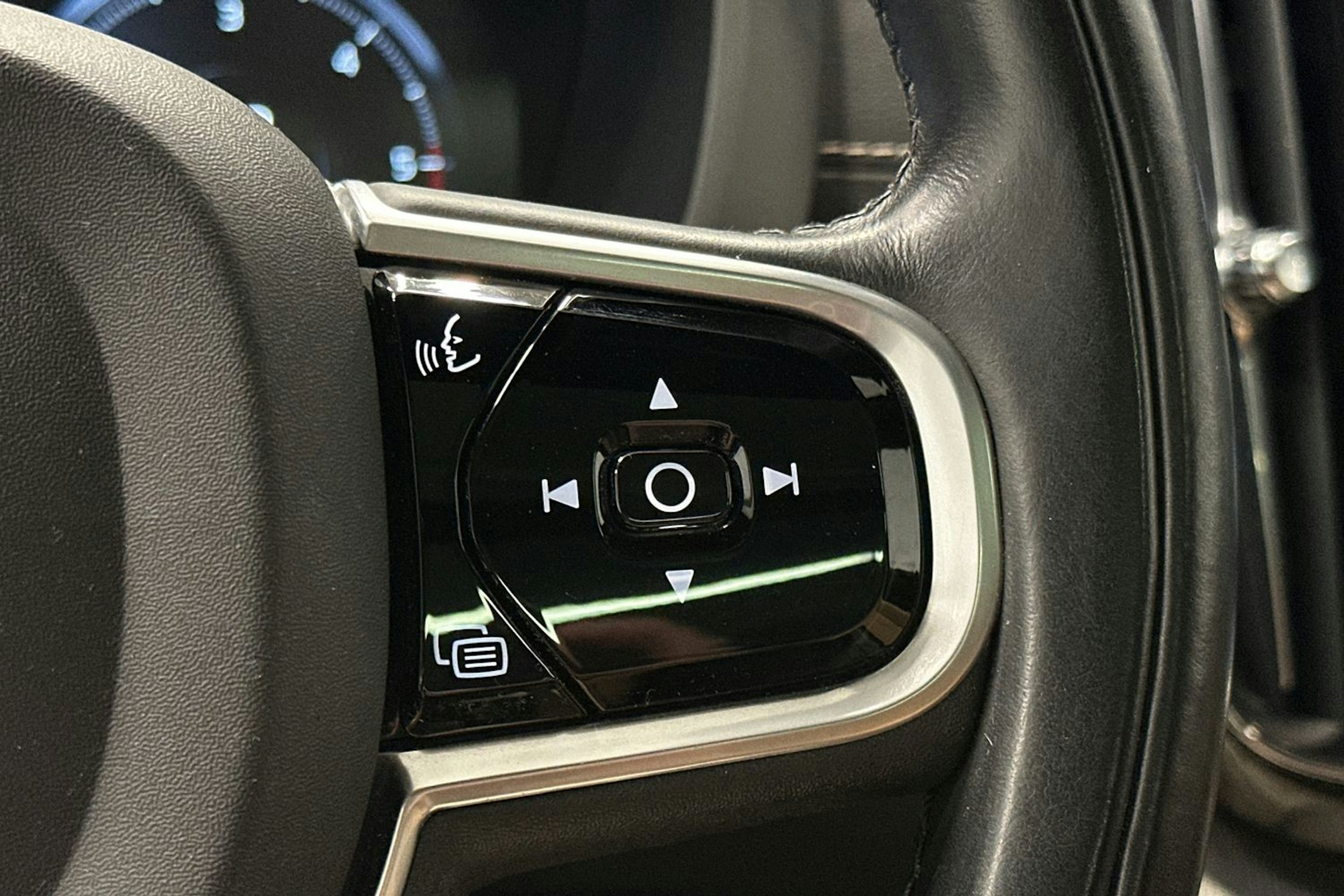 harmaa Volvo XC60 2018 kuva 26.