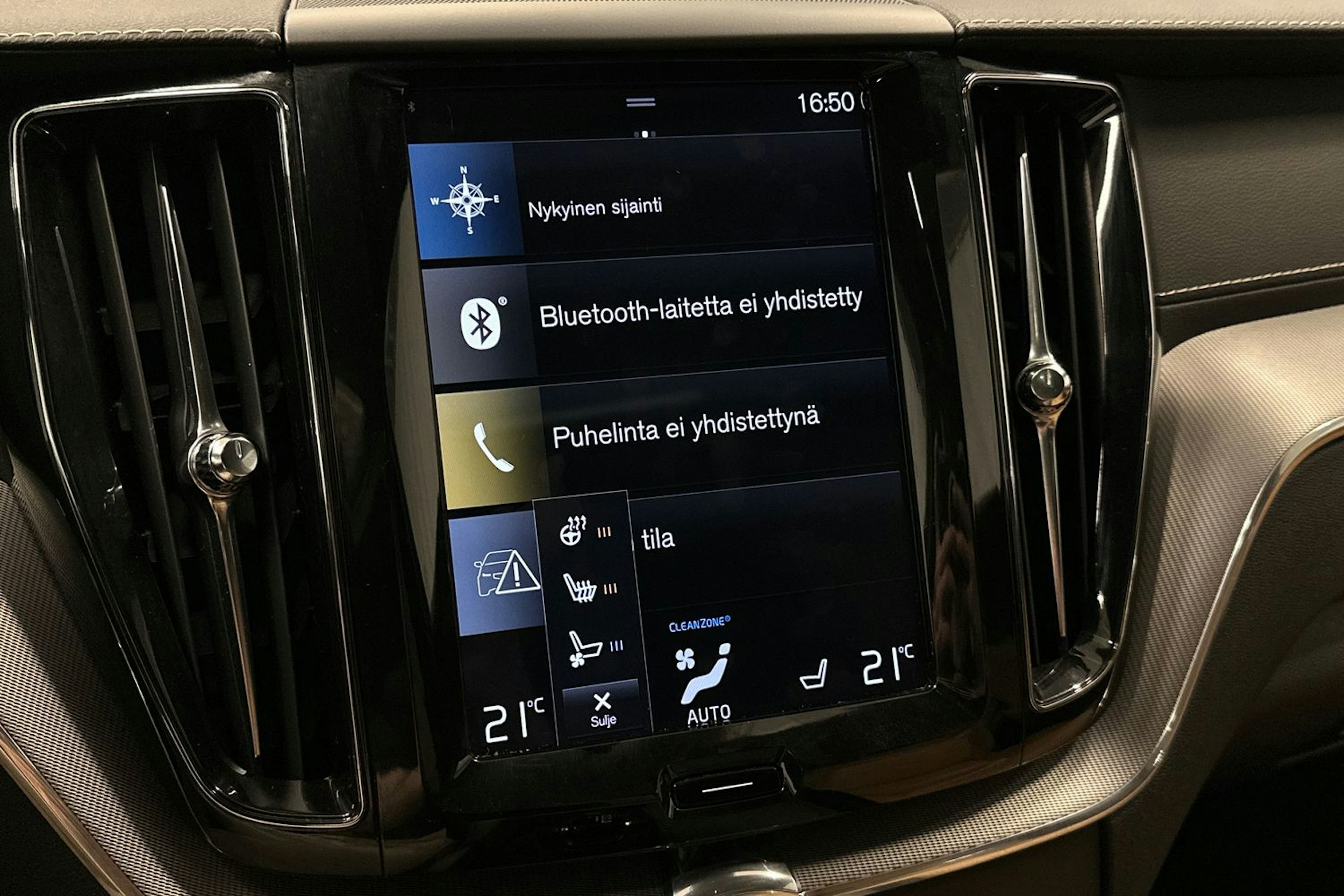 harmaa Volvo XC60 2018 kuva 28.
