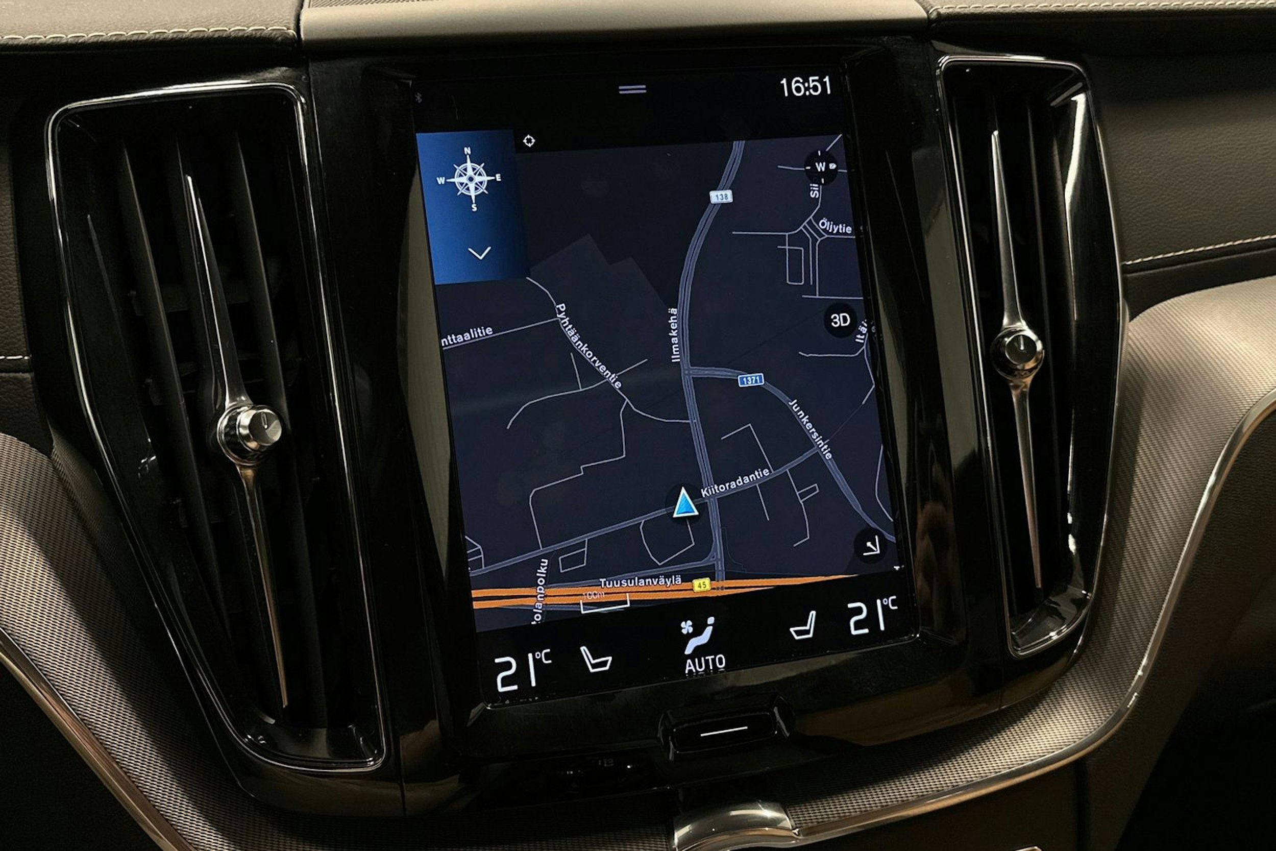 harmaa Volvo XC60 2018 kuva 29.