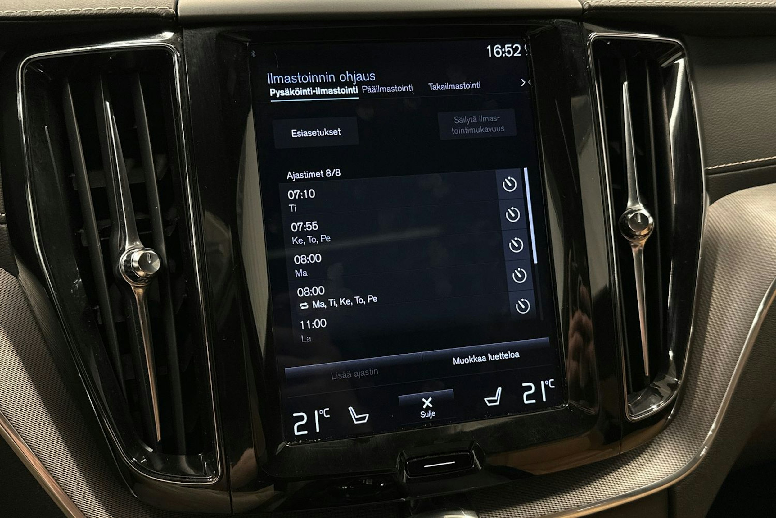 harmaa Volvo XC60 2018 kuva 33.