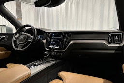 harmaa Volvo XC60 2018 kuva 37.