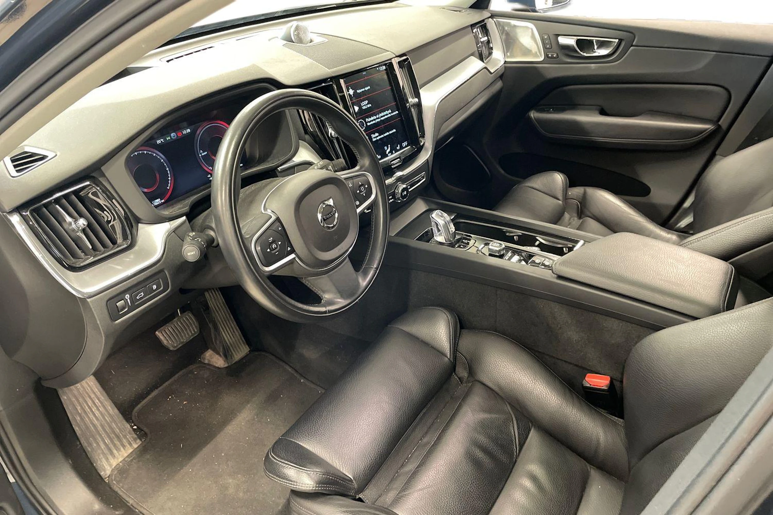 Sininen Volvo XC60 2018 kuva 3.