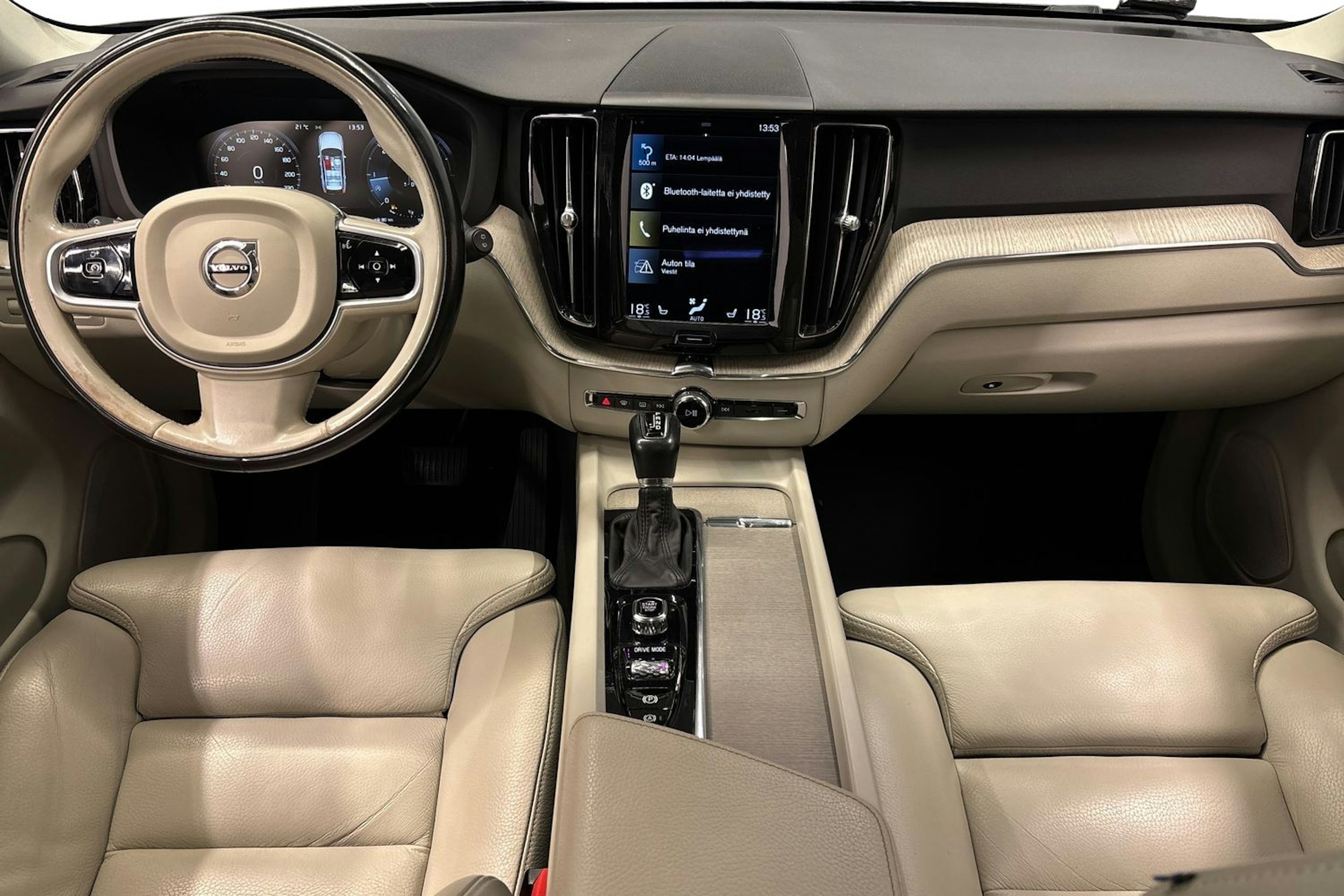 musta Volvo XC60 2018 kuva 9.