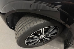musta Volvo XC60 2018 kuva 13.