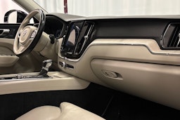 musta Volvo XC60 2018 kuva 14.
