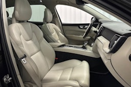 musta Volvo XC60 2018 kuva 15.