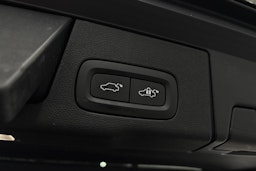 musta Volvo XC60 2018 kuva 17.