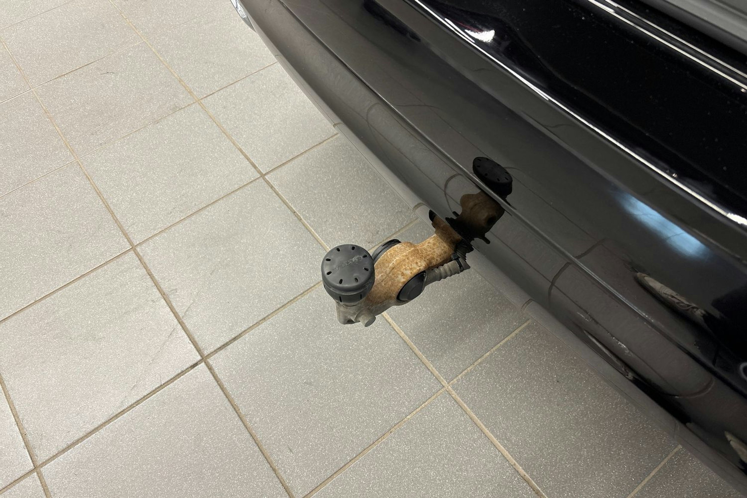 musta Volvo XC60 2018 kuva 19.