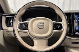 musta Volvo XC60 2018 kuva 20.