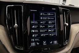 musta Volvo XC60 2018 kuva 25.