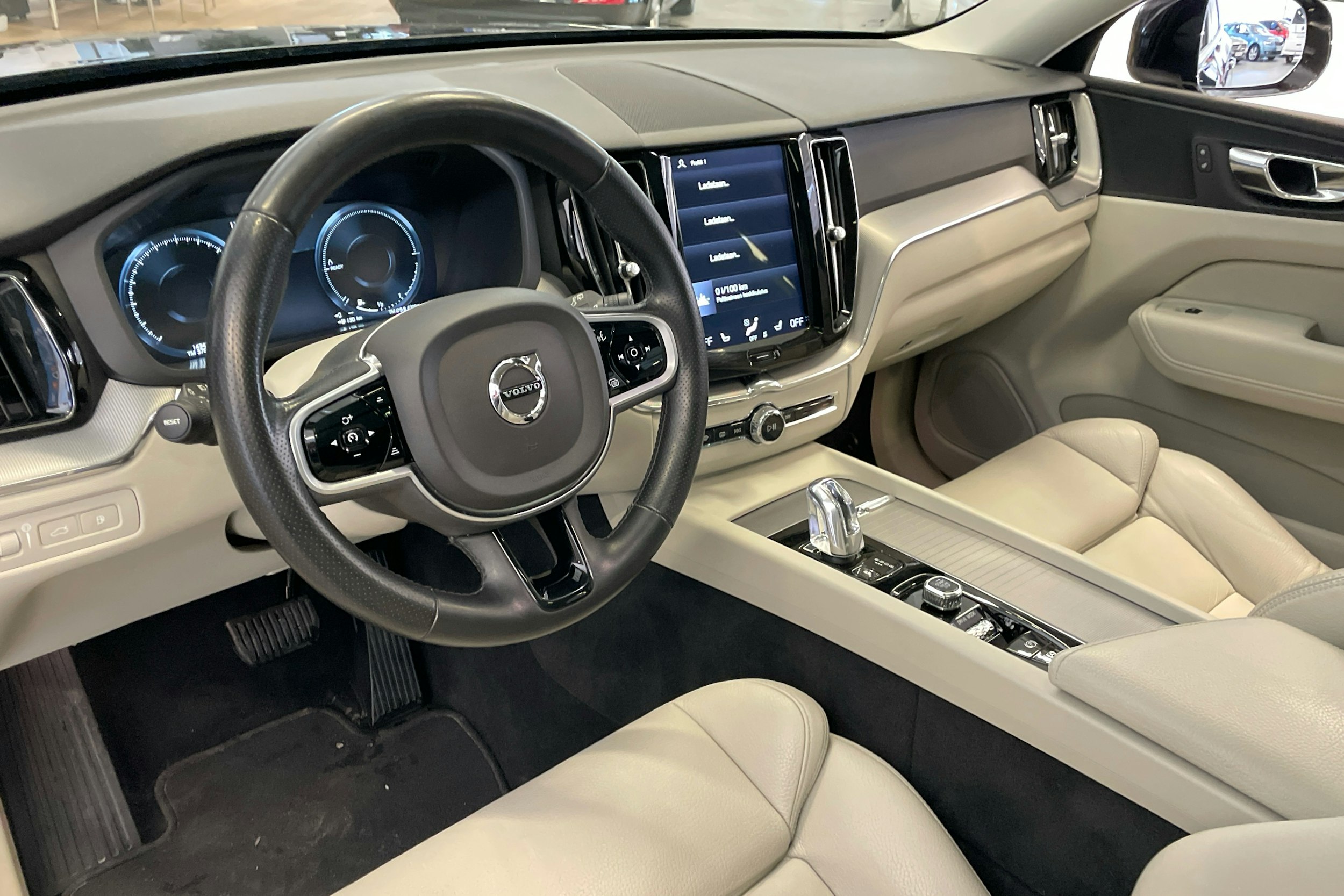 Musta Volvo XC60 2018 kuva 6.